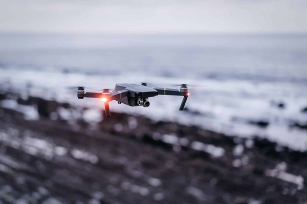 Quels drones abordables choisir pour des aventures aériennes ?