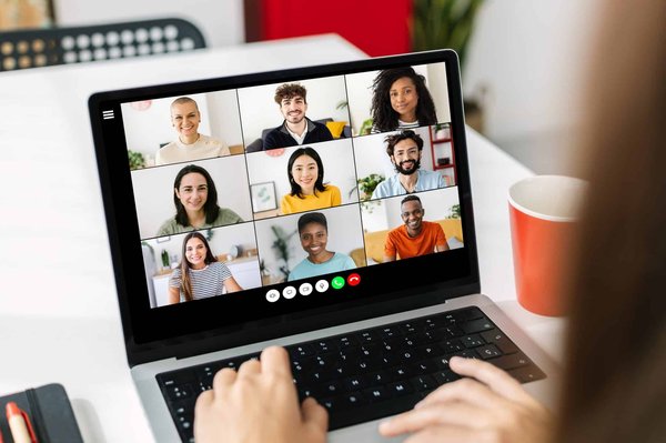 Comment utiliser les écrans interactifs pour dynamiser vos réunions et vos présentations ?